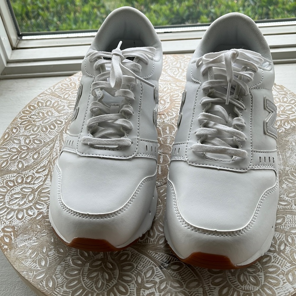 New Balance 311 womens sneakers size 10, Brand new!